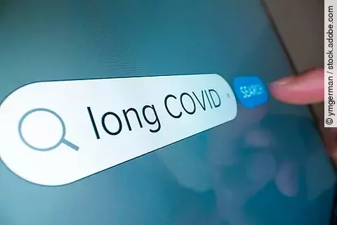 Long-COVID im Suchfeld eines Computerbildschirms