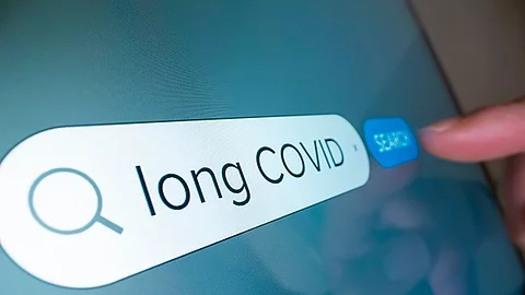 Long-COVID im Suchfeld eines Computerbildschirms