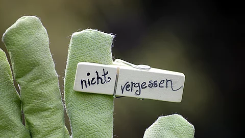 Klammer mit Schrift"nicht vergessen" Handschuh
