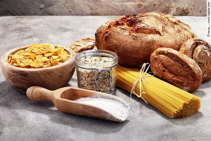 whole grain products with complex carbohydrates Getreideprodukte: Brot, Nudeln, Cornflakes