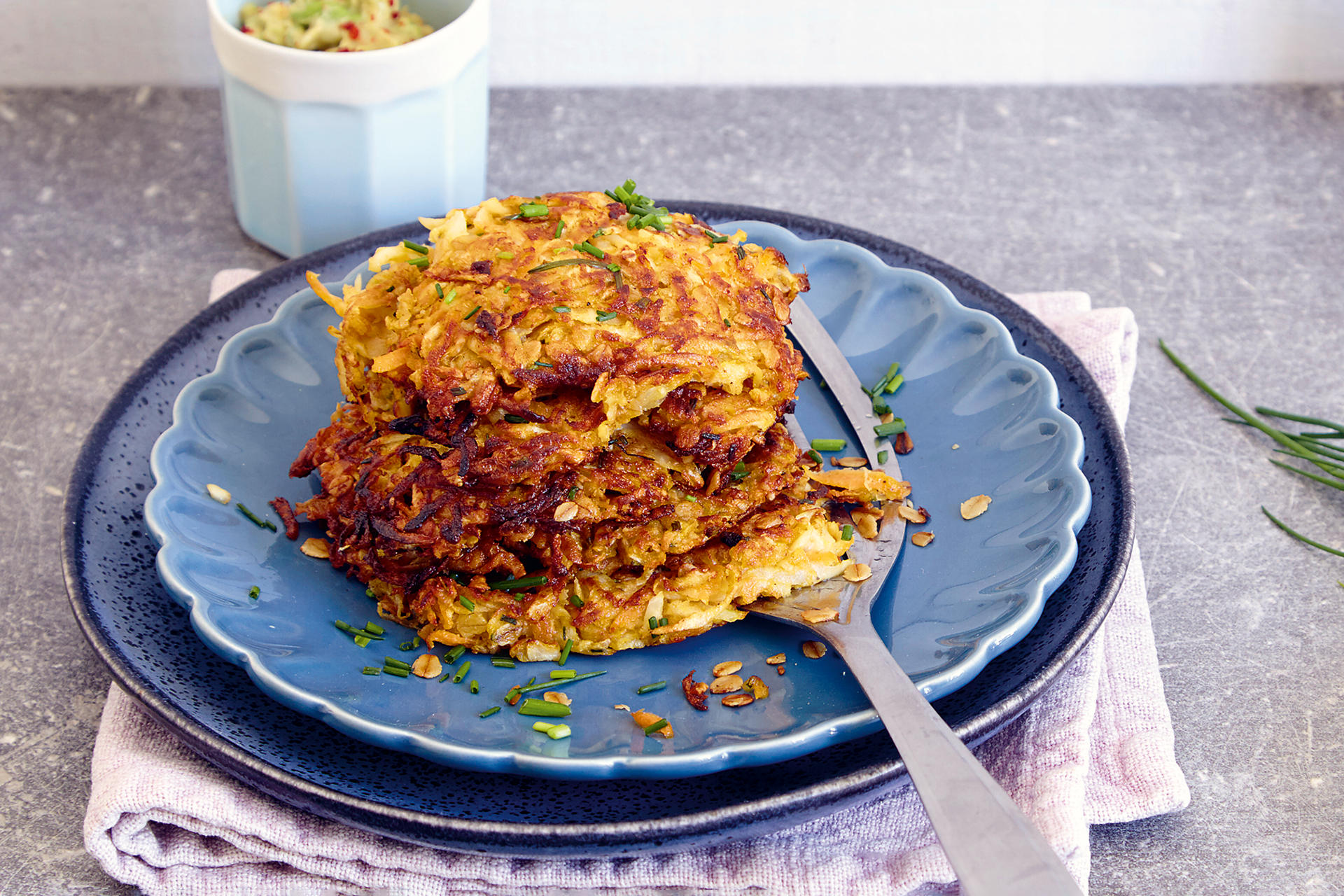Knusprige Sellerie-Rösti mit Avocadodip