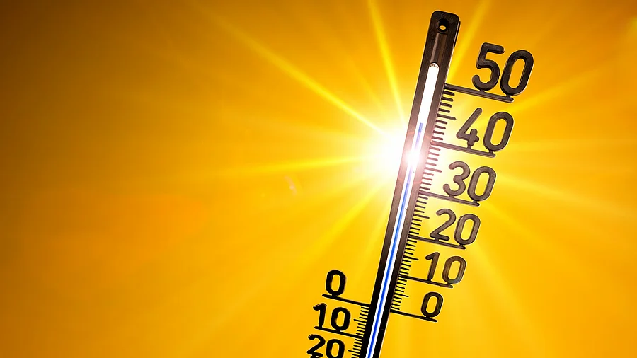 Gleißende Sonne und ein Thermometer Gleißende Sonne und ein Thermometer
