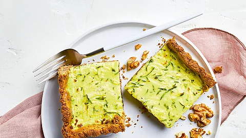 Zucchini-Quiche mit Walnussboden