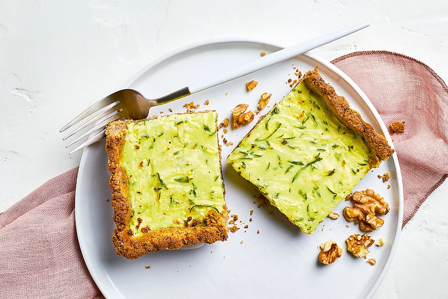 Zucchini-Quiche mit Walnussboden 