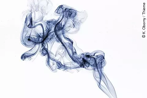 stilisierte blaue Rauchwolke vor weißem Hintergrund