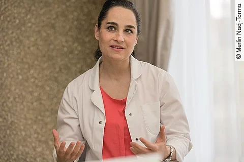 Die Hautärztin Dr. Yael Adler