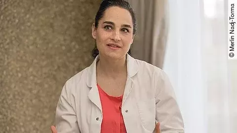 Die Hautärztin Dr. Yael Adler