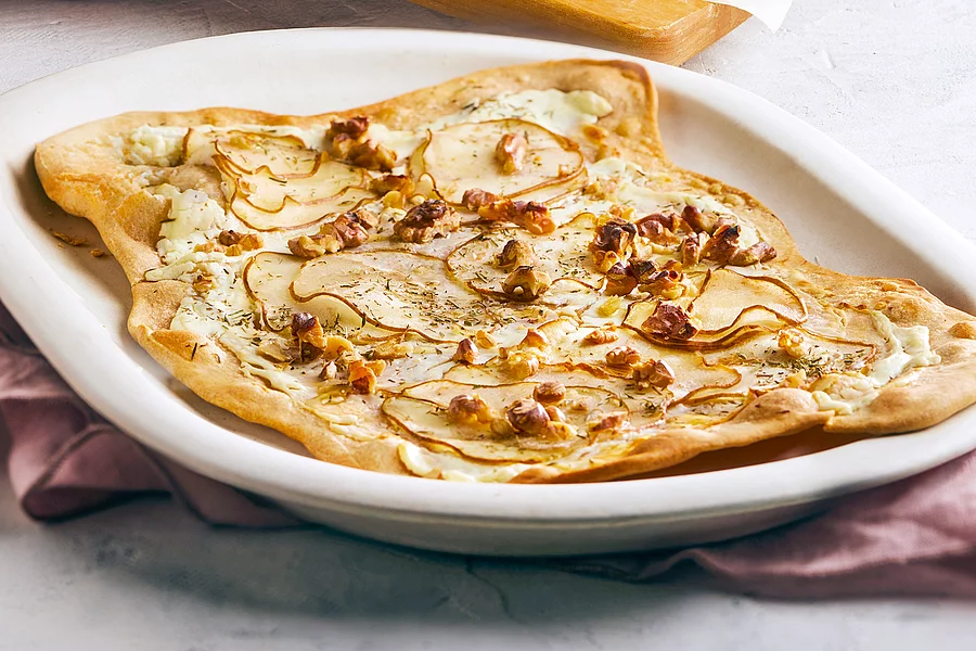 Ziegenkäse-Birnen-Flammkuchen