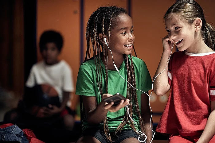 Kinder und Jugendliche haben schon früh Zugriff auf Smartphone und Co. Kinder und Jugendliche haben schon früh Zugriff auf Smartphone und Co.