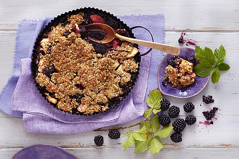 Brombeer­-Apfel-­Crumble