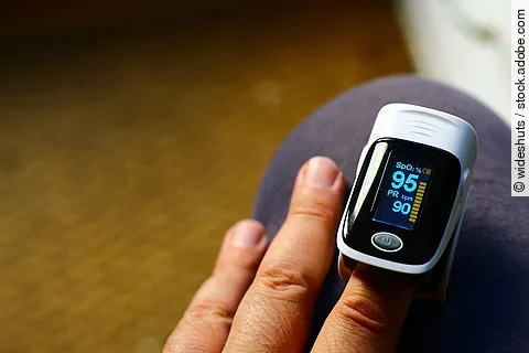 Pulsoxymeter am Finger.
