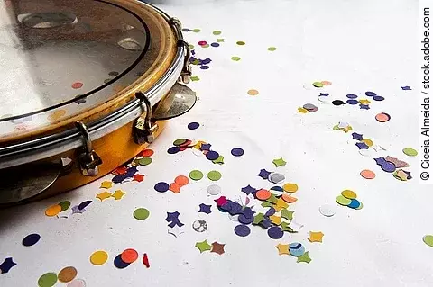 Pandeiro, traditionelles Samba-Instrument, Konfetti