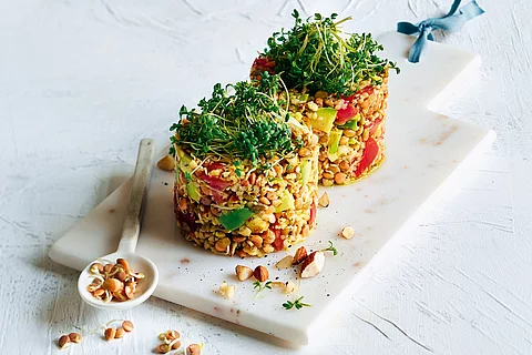 Tatar von gekeimten Berglinsen und Avocado