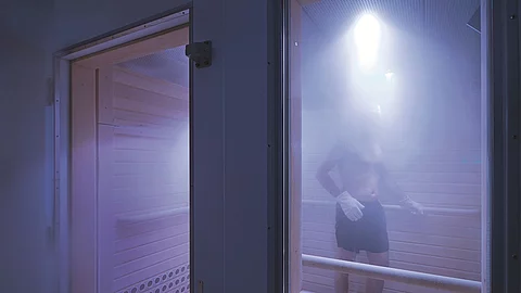 Mann in der Kältkammer.