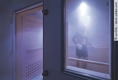 Mann in der Kältkammer.