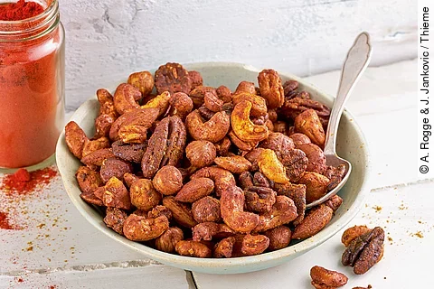 Nüsse mit Curry-Paprika- Hülle