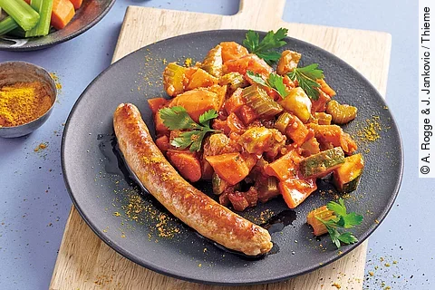 Bratwurst mit Gemüsecurry