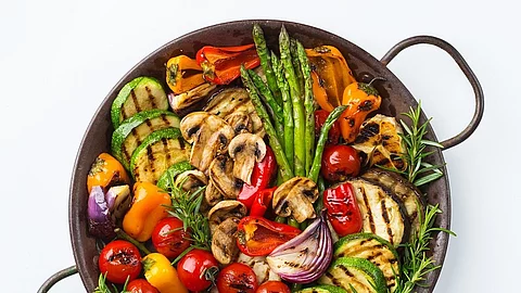 Gegrilltes Gemüse im Topf