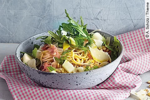 Dinkel-Spaghetti mit Melone und Serrano-Schinken
