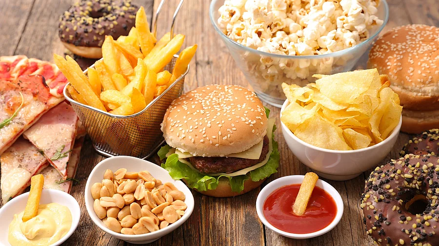 Fast Food: Burger, Pommes, Ketchup, Chips, Popcorn, Pizza, Donuts