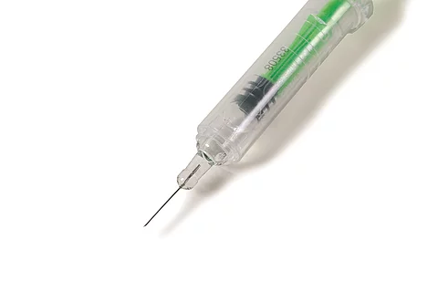 Spritze auf weißem Hintergrund