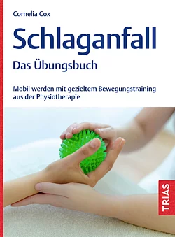 Eine Person hält einen grünen Igelball in der Hand, während eine weitere Person sie dabei mit beiden Händen unterstützt.