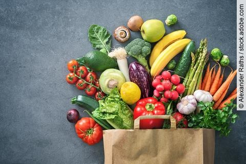 Einkaufstüte mit Obst und Gemüse