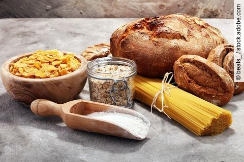 Kohlehydrathaltige Lebensmittel: Brot, Nudeln, Brötchen, Haferflocken, Müsli