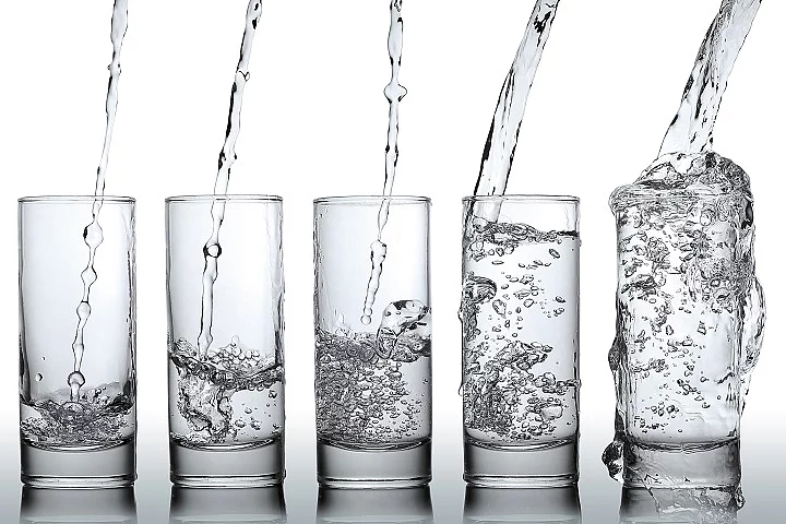 empty to full Wasser, Trinken, Sport, Glas