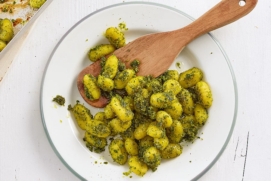 Pesto-Gnocchi vom Blech