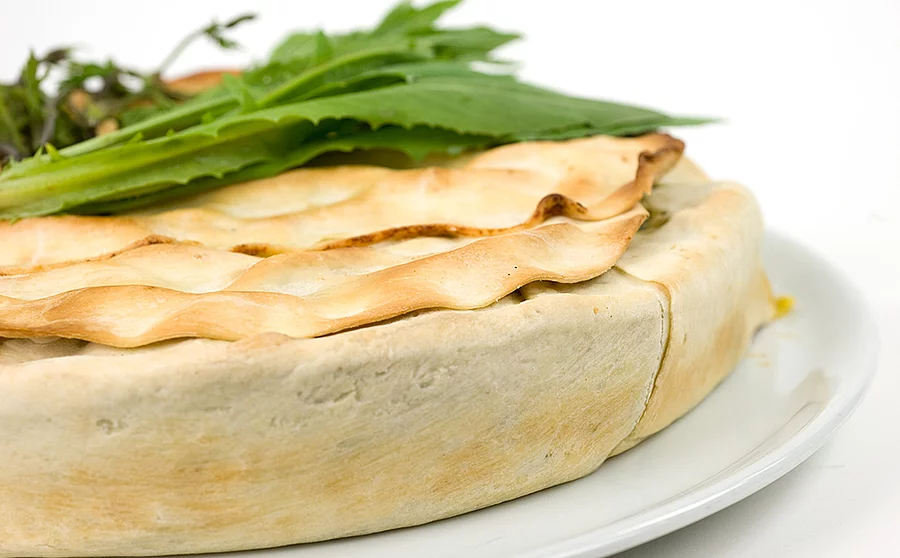 gedeckte Quiche mit Hopfensprossen