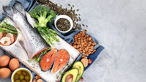 Cholesterinfreundliche Lebensmittel: Fisch, Hülsenfrüchte, Broccoli, Eier, Nüsse, Mandeln