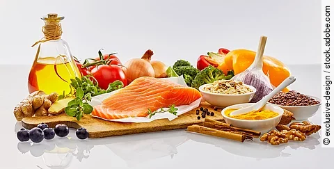 mediterrane Ernährung: Öl, Lachs, Gemüse