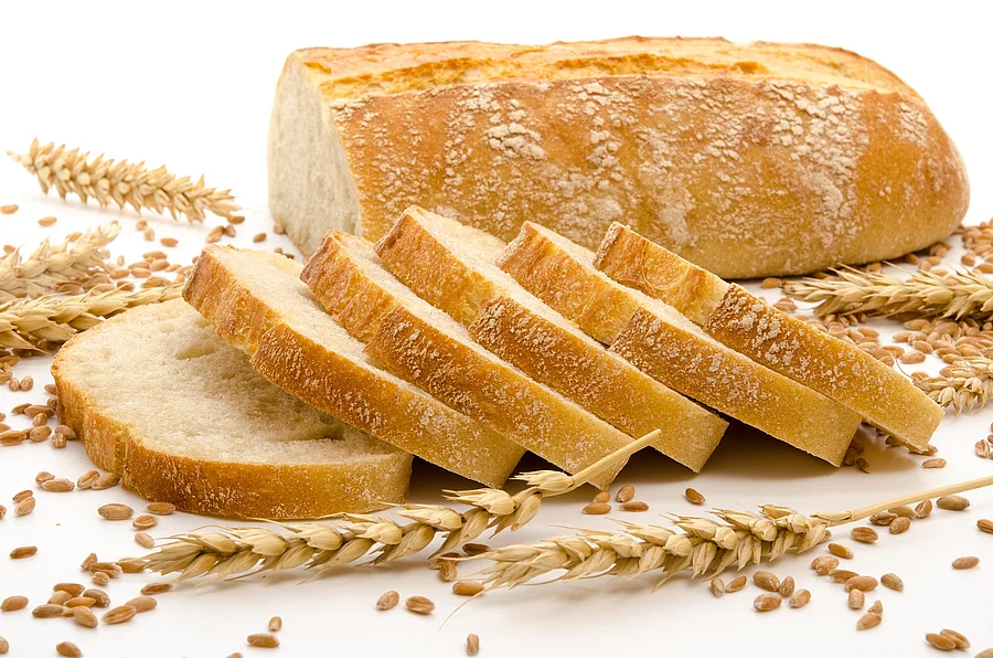 Landbrot aufgeschnittenes Weißbrot