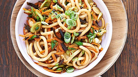 Asiatischer Nudelsalat mit Algen