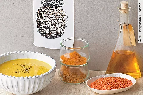 Linsen-Curry-Suppe mit Ananas