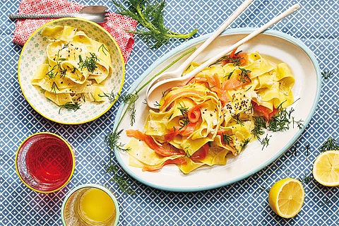 Pasta mit Räucherlachs und Zitrone