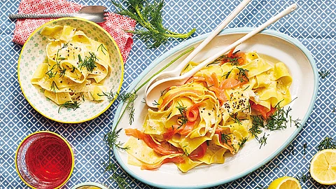 Pasta mit Räucherlachs und Zitrone