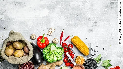 frisches Gemüse auf hellem Untergrund