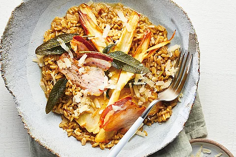 Hafer-Risotto mit Pastinake, Salbei und Pancetta