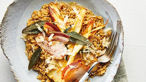 Hafer-Risotto mit Pastinake, Salbei und Pancetta