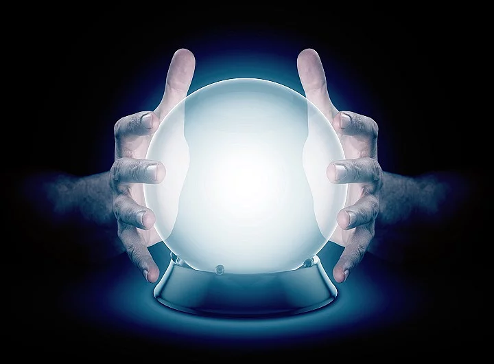 Hands On Crystal Ball And Cryptocurrency Kristallkugel, Zukunft, Silvester, Wahrsagen