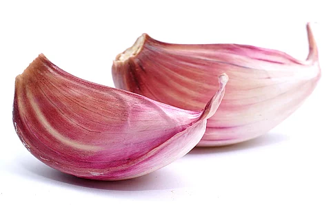 Zwei Knoblauchzehen