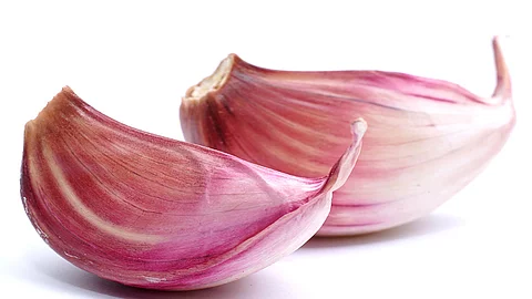 Zwei Knoblauchzehen
