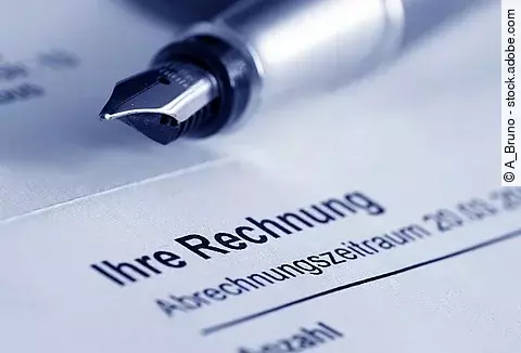 Füller und Rechnung für medizinische Leistungen