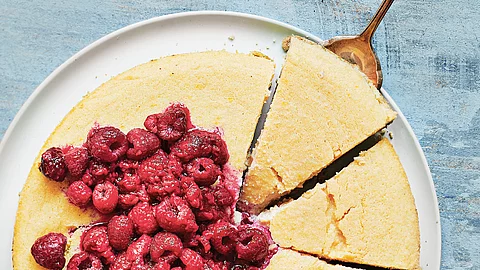 Cashew-Kokos-»Cheesecake« mit Himbeerkompott