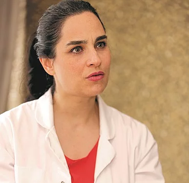 Die Hautärztin Dr. Yael Adler