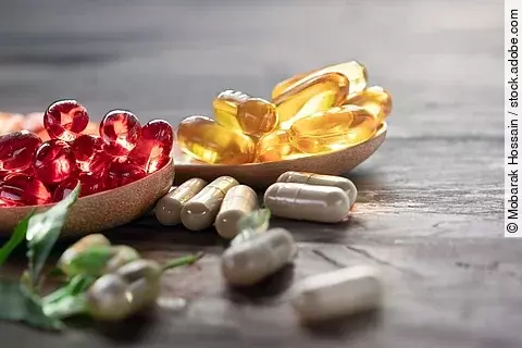 Verschiedenfarbige Kapseln, Supplemente