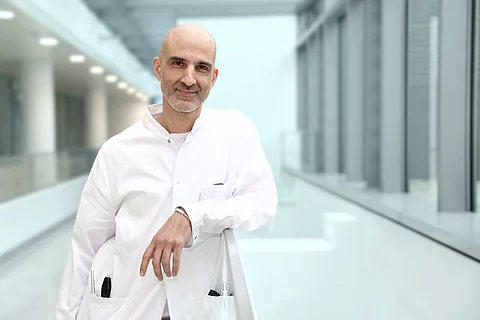 Porträtfoto: Dr. Atbin Djamshidian