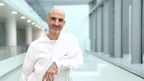 Porträtfoto: Dr. Atbin Djamshidian